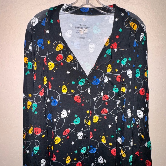 Torrid 💀Skulls Christmas Lights💀 Super Soft Sleep Pajama Longer Shirt 💀 - Picture 2 of 8